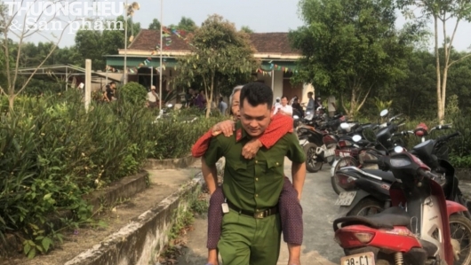 Công an huyện Can Lộc ( Hà Tĩnh) trắng đêm căng mình làm căn cước gắn chíp cho công dân