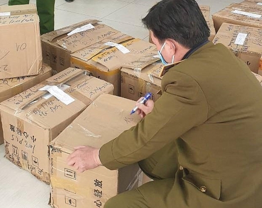 Hà Nội: Phát hiện, thu giữ hơn 1.600 đồng hồ đeo tay nhập lậu