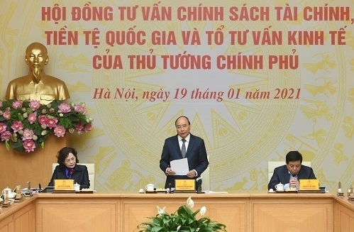 Thủ tướng Nguyễn Xuân Phúc: Không được vấp ngã để kinh tế tụt dốc