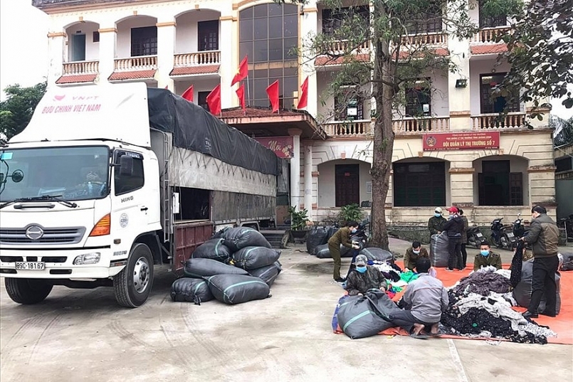 Xe tải chở hàng nhập lậu bị quản lý thị trường tỉnh Quảng Bình phát hiện và bắt giữ ngày 9/1/2021