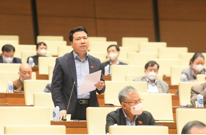 Phó Chủ nhiệm Ủy ban Pháp luật Ngô Trung Thành, Đại biểu Quốc hội tỉnh Đắk Lắk phát biểu thảo luận