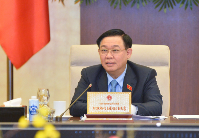 Chủ tịch Quốc hội Vương Đình Huệ đóng góp ý kiến tại phiên thảo luận
