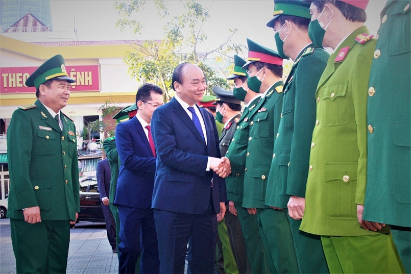Thủ tướng Nguyễn Xuân Phúc chúc Tết các đơn vị LLVT TP. Đà Nẵng. Ảnh: VGP/Minh Trang