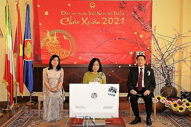Đại sứ Việt Nam tại Italy Nguyễn Thị Bích Huệ phát biểu nhân dịp Tết Tân Sửu 2021. Ảnh: TTXVN