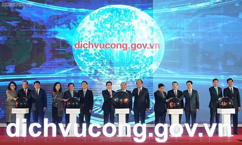 Thủ tướng Chính phủ Nguyễn Xuân Phúc và lãnh đạo các bộ, ban, ngành tham dự lễ khai trương Cổng Dịch vụ công quốc gia tại Hà Nội - Ảnh: VGP