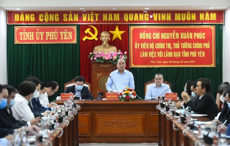 Thủ tướng Nguyễn Xuân Phúc làm việc với lãnh đạo tỉnh Phú Yên. Ảnh: VGP/Quang Hiếu