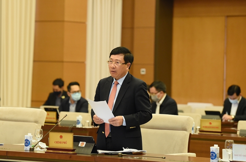 Phó Thủ tướng Phạm Bình Minh báo cáo tại Phiên họp. Ảnh: VGP/Lê Sơn
