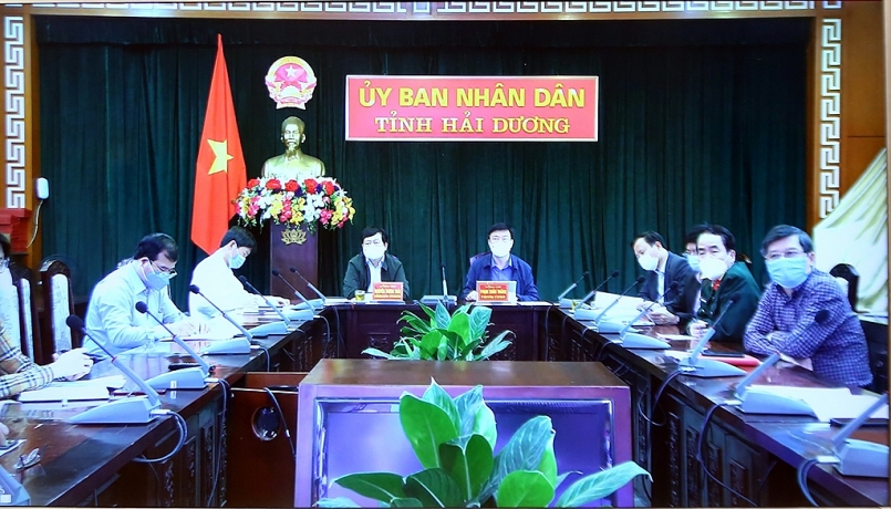 Lãnh đạo tỉnh Hải Dương báo cáo trực tuyến tại cuộc họp. Ảnh: VGP/Đình Nam