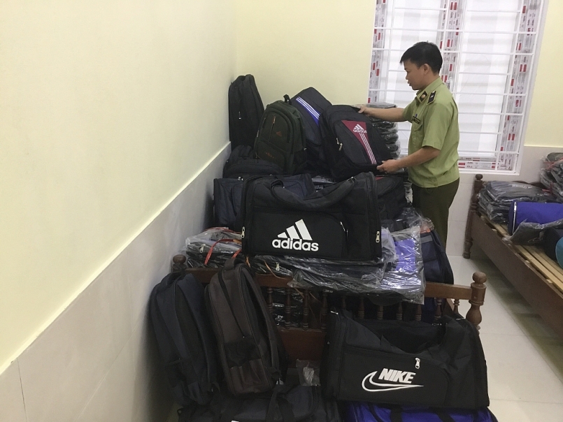 Hà Giang: Thu giữ 134 túi xách, balo giả nhãn hiệu Adidas, Nike