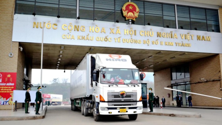 Xuất khẩu 100 tấn thanh long ngày đầu năm mới ở Cửa khẩu Kim Thành