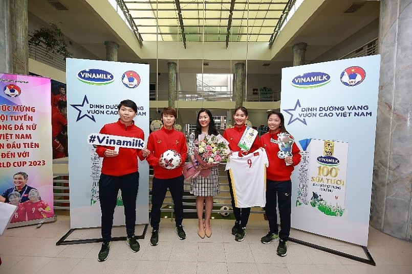 Vinamilk tặng thưởng 1 tỷ đồng cho đội tuyển bóng đá nữ quốc gia, chia sẻ niềm vui chạm đến “giấc mơ” World cup
