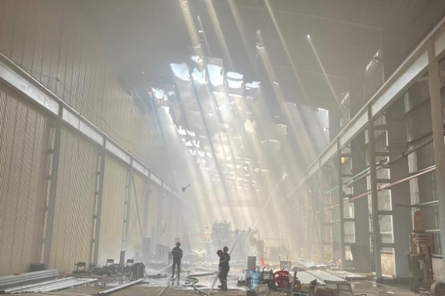 Bình Dương: Cháy lớn tại nhà máy Tôn Hoa Sen