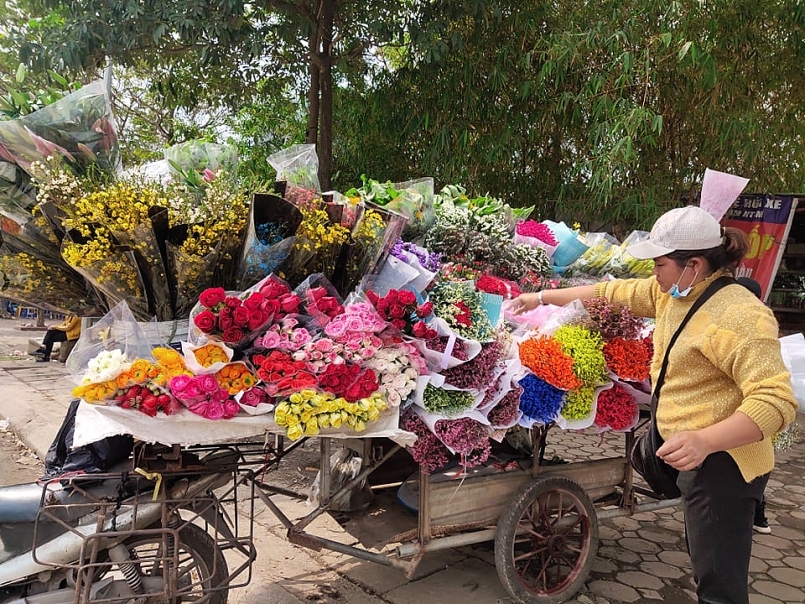 Thị trường hoa 8/3: Giá tăng ‘nóng’ sát ngày lễ