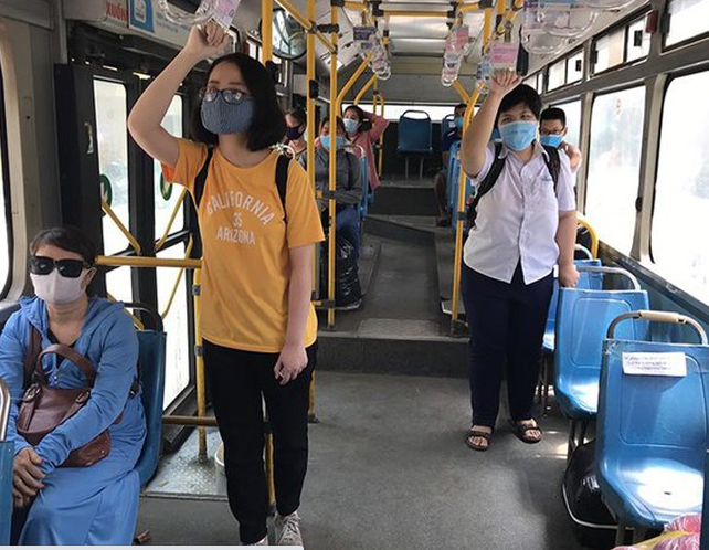 Từ 0h ngày 8/3, Hà Nội bỏ giãn cách trên xe khách công cộng