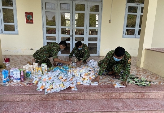 An Giang: Thu giữ 3 bao mỹ phẩm nhập lậu, trị giá khoảng 80 triệu đồng