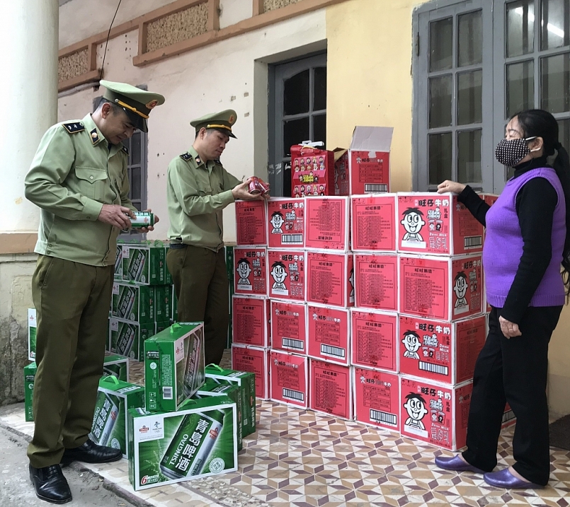Lạng Sơn: Thu giữ 5.000 sản phẩm bia và sữa lon nhập lậu