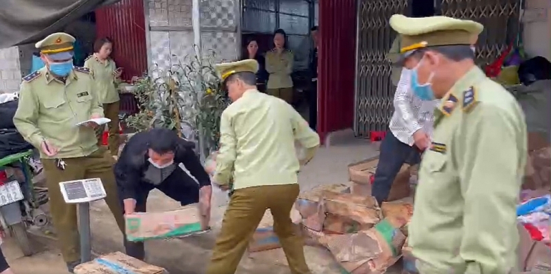 Lạng Sơn: Phát hiện container lạnh chứa thực phẩm không rõ nguồn gốc