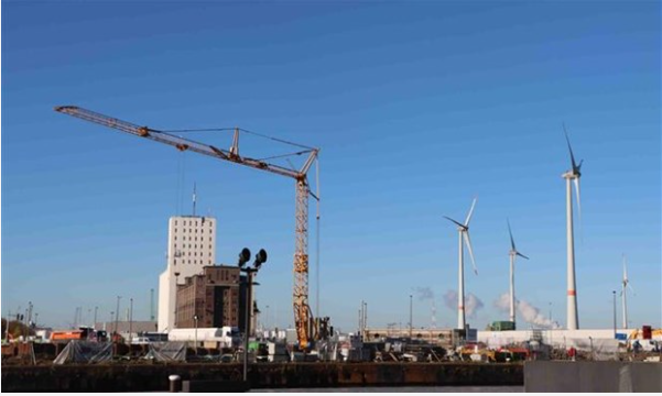 Hệ thống điện gió tại cảng Antwerp (Bỉ). (Ảnh: TTXVN)