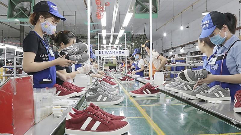 Việt Nam lần đầu tiên chiếm trên 10% thị phần giày xuất khẩu toàn cầu