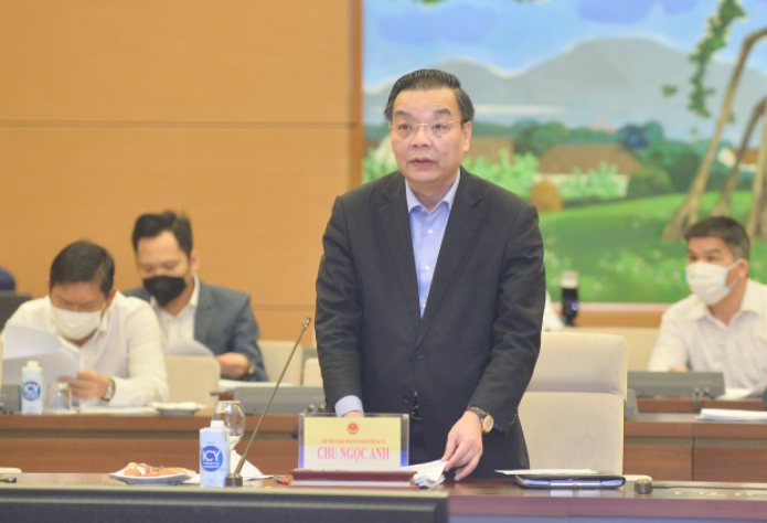 Chủ tịch Ủy ban nhân dân Tp. Hà Nội Chu Ngọc Anh báo cáo về việc thực hiện chính sách, pháp luật về công tác quy hoạch trên địa bàn thành phố Hà Nội kể từ khi Luật Quy hoạch có hiệu lực thi hành