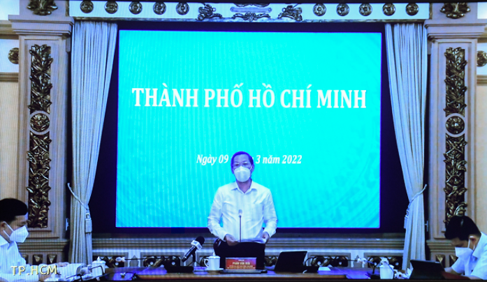 Chủ tịch Ủy ban nhân dân Thành phố Hồ Chí Minh Phan Văn Mãi trình bày báo cáo tại buổi giám sát