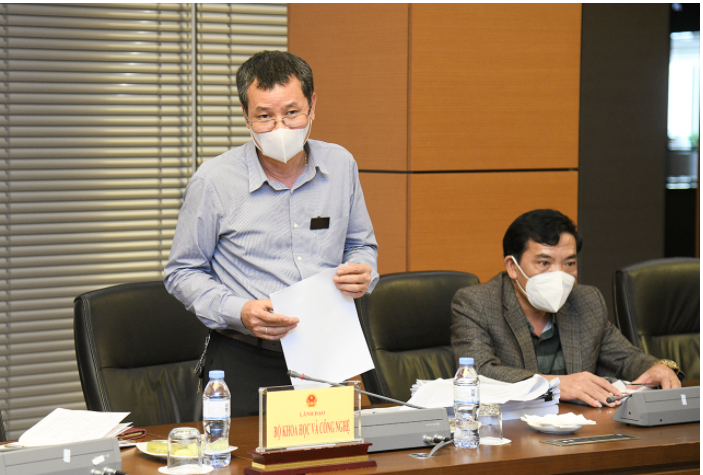 Phó Vụ trưởng Vụ Pháp chế, Bộ Khoa học và Công nghệ Nguyễn Tiến Trung báo cáo