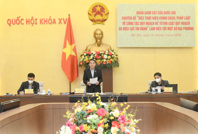 Phó Chủ tịch Quốc hội, Trưởng Đoàn giám sát Nguyễn Đức Hải phát biểu tại cuộc làm việc.