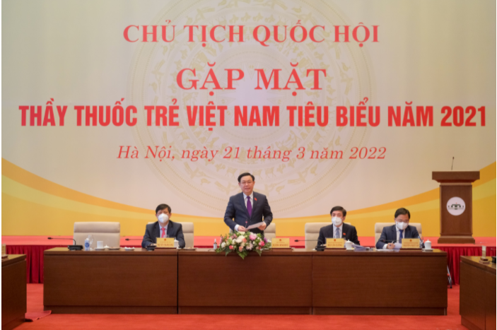 Chủ tịch Quốc hội Vương Đình Huệ ghi nhận và đánh giá cao vai trò của Hội Thầy thuốc trẻ Việt Nam và các thầy thuốc trẻ trong phòng, chống dịch bệnh COVID-19 và sự nghiệp chăm sóc, bảo vệ sức khỏe Nhân dân