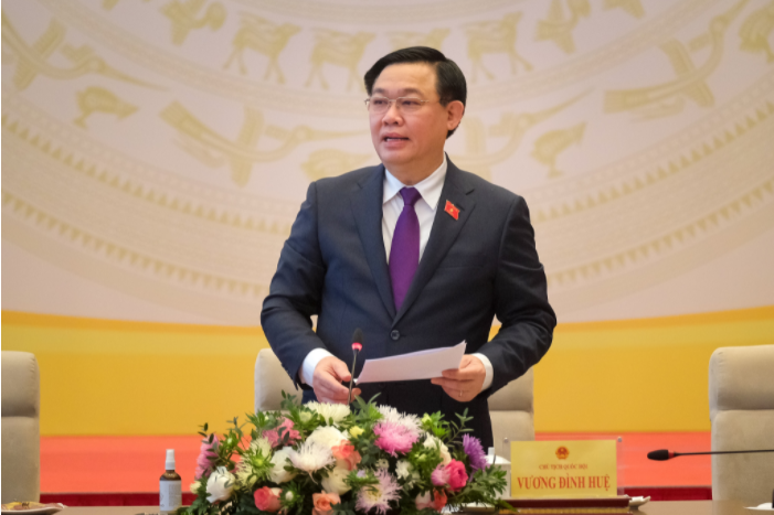 Chủ tịch Quốc hội Vương Đình Huệ bày tỏ mong muốn Hội thầy thuốc trẻ Việt Nam tiếp tục thực hiện tốt hơn nữa sứ mệnh, tầm nhìn của mình