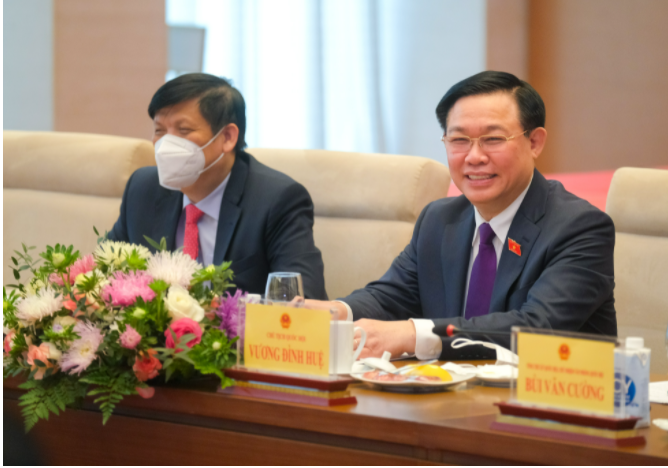 Chủ tịch Quốc hội Vương Đình Huệ đề nghị Hội Thầy thuốc trẻ Việt Nam phát huy hơn nữa vai trò của tổ chức Hội, đẩy mạnh hoạt động tham mưu và phản biện đối với các chính sách, pháp luật về y tế và chăm sóc sức khỏe Nhân dân