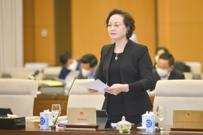 Bộ trưởng Bộ Nội vụ Phạm Thị Thanh Trà trình bày Tờ trình