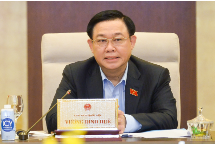 Chủ tịch Quốc hội Vương Đình Huệ nêu quan điểm tại Phiên họp.