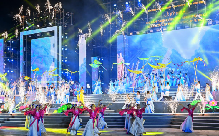 biểu diễn nghệ thuật khai mạc Lễ kỷ niệm 200 năm danh xưng Ninh Bình và 30 năm tái lập tỉnh