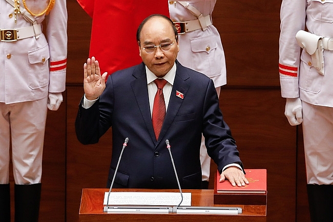 Chủ tịch nước Nguyễn Xuân Phúc tuyên thệ. Ảnh: VGP