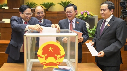 Quốc hội phê chuẩn miễn nhiệm Phó Thủ tướng Trịnh Đình Dũng và 12 Bộ trưởng, trưởng ngành