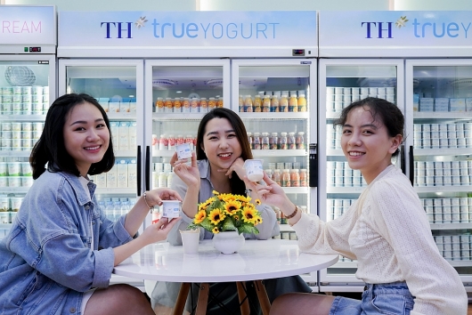 Sữa chua ít đường TH true YOGURT: Vị ngon thanh nhẹ, thật sự thiên nhiên