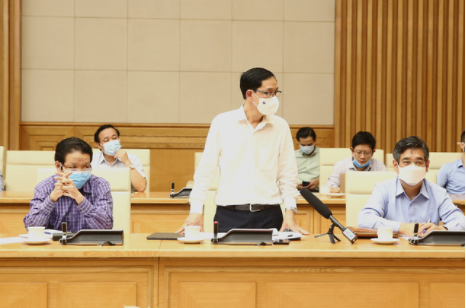 Cục trưởng Cục Y tế dự phòng (Bộ Y tế) Đặng Quang Tấn thông tin về trường hợp nhiễm COVID-19 của nhân viên trong khách sạn cách ly chuyên gia Ấn Độ tại Yên Bái. Ảnh: VGP