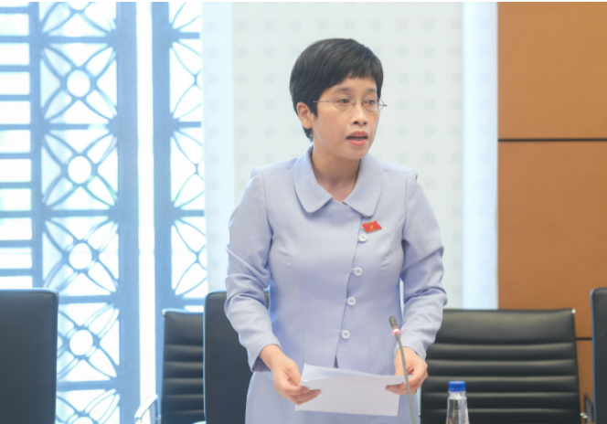 Phó Chủ nhiệm Ủy ban Tài chính, Ngân sách Nguyễn Thị Phú Hà trình bày Kế hoạch giám sát, khảo sát một số Bộ, ngành và địa phương