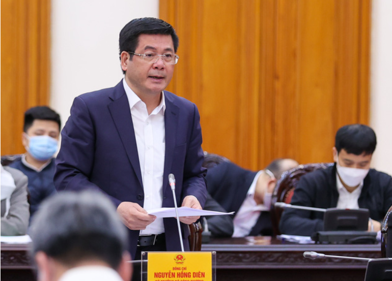 Bộ trưởng Bộ Công Thương Nguyễn Hồng Diên báo cáo tại cuộc họp. Ảnh: VGP