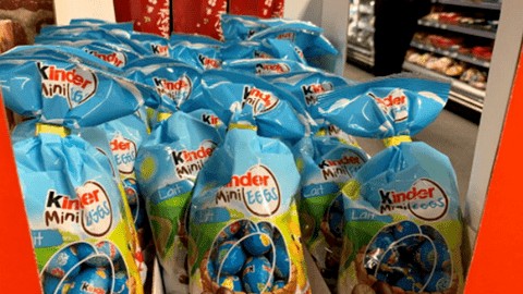 Người dân không sử dụng kẹo socola nhãn hiệu Kinder do có khả năng bị nhiễm khuẩn