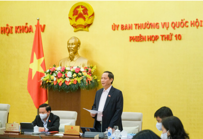 Phó Chủ tịch Quốc hội Trần Quang Phương đóng góp ý kiến tại Phiên họp.