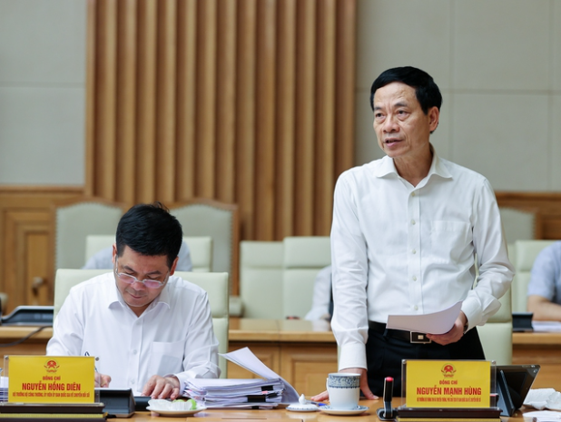 Theo Bộ trưởng Bộ Thông tin và Truyền thông Nguyễn Mạnh Hùng, chuyển đổi số đã tạo ra tài nguyên mới là dữ liệu, trở thành nguồn lực cho kinh tế số phát triển, mở ra không gian phát triển mới cho đất nước. Ảnh: VGP