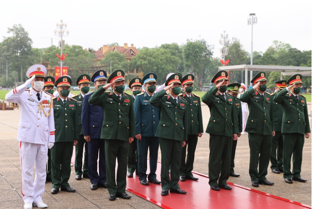 Đoàn đại biểu Quân đội nhân dân Việt Nam viếng Chủ tịch Hồ Chí Minh. Ảnh: VGP