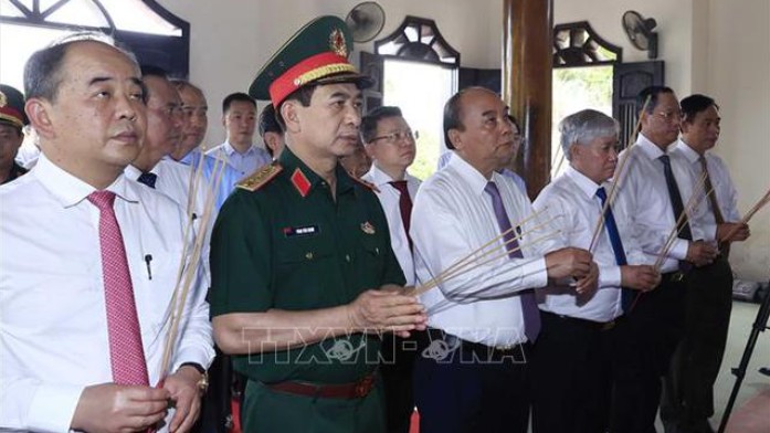 Chủ tịch nước dâng hương tưởng nhớ các Anh hùng liệt sĩ tại Thành cổ Quảng Trị