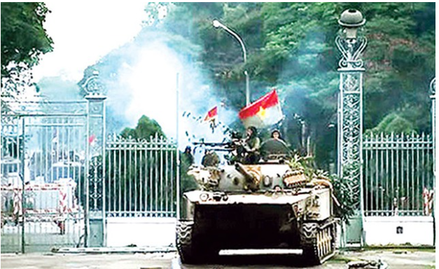 Trưa 30/4/1975, xe tăng của quân giải phóng tiến vào dinh Độc lập-cơ quan đầu não của chính quyền Sài Gòn khi đó- đánh dấu sự kiện lịch sử giải phóng miền Nam, thống nhất đất nước - Ảnh tư liệu