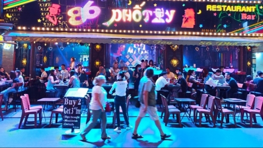 Bộ Y tế đề nghị 63 tỉnh dừng quán bar, karaoke