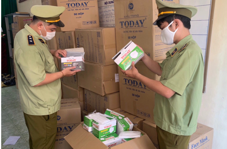 Phú Yên: Tạm giữ lượng lớn khẩu trang và  sữa bột không có giấy tờ hợp pháp