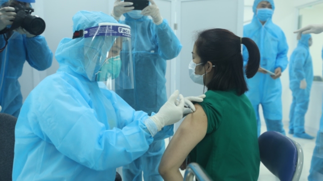 Hà Nội: Triển khai tiêm vắc xin phòng Covid-19 cho người dân trên địa bàn thành phố