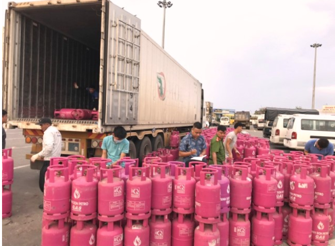 Quảng Ngãi: Phát hiện vụ vận chuyển gần 1.000 vỏ bình gas không rõ nguồn gốc