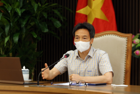 Phó Thủ tướng Vũ Đức Đam yêu cầu Bộ Y tế, tỉnh Bắc Giang áp dụng các biện pháp tin học hóa, xét nghiệm mẫu gộp để theo kịp tốc độ truy vết, lấy mẫu. Ảnh: VGP/Đình Nam